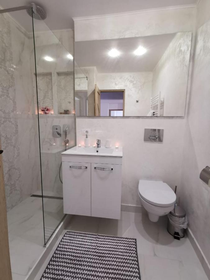 דירות Tîrgu Ocna Apartament Gold Luxury מראה חיצוני תמונה