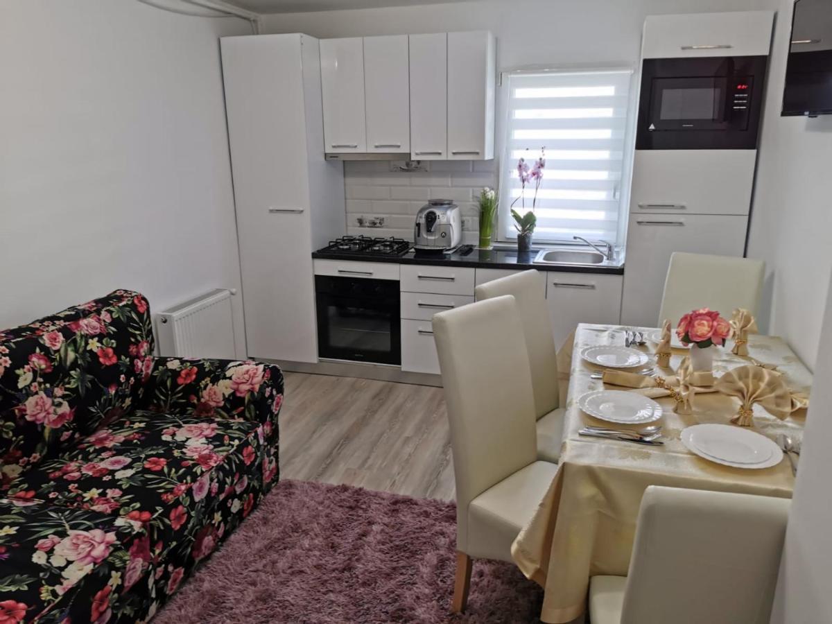 דירות Tîrgu Ocna Apartament Gold Luxury מראה חיצוני תמונה