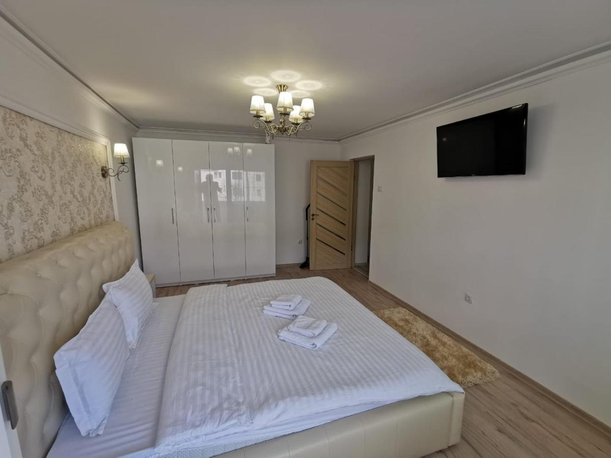 דירות Tîrgu Ocna Apartament Gold Luxury מראה חיצוני תמונה