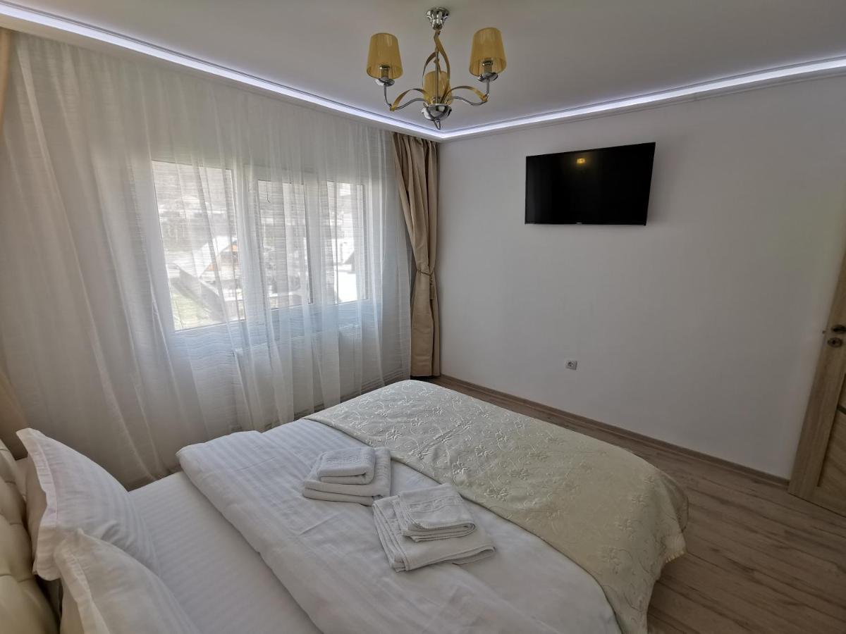 דירות Tîrgu Ocna Apartament Gold Luxury מראה חיצוני תמונה